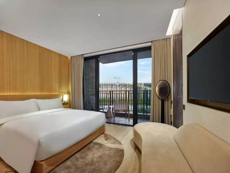 garrya huzhou lucun crystal king room