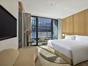 garrya huzhou lucun crystal king room
