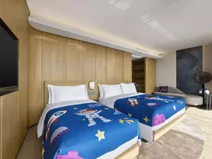 garrya huzhou lucun verse family room