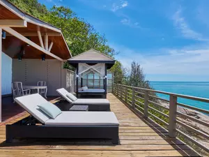 room-Grand-Seafront-Villa-6