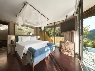 Grand Deluxe Pool